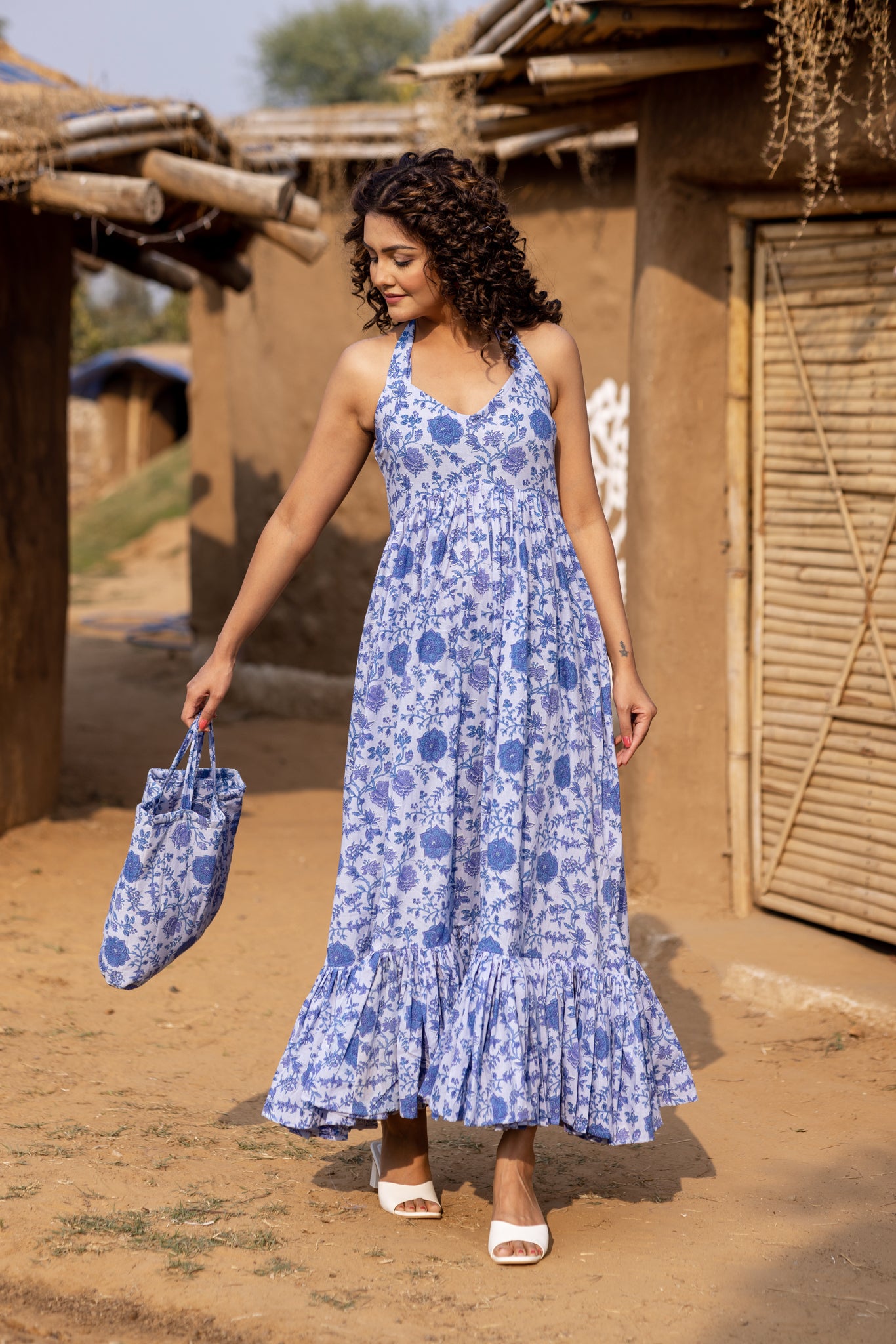 Indian Couture Week: Sara Ali Khan graces the ramp with a Nawabi style in  Falguni & Shane ...